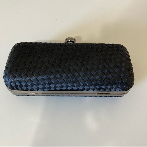 Intricate embellished clutch - Picture 5 of 13